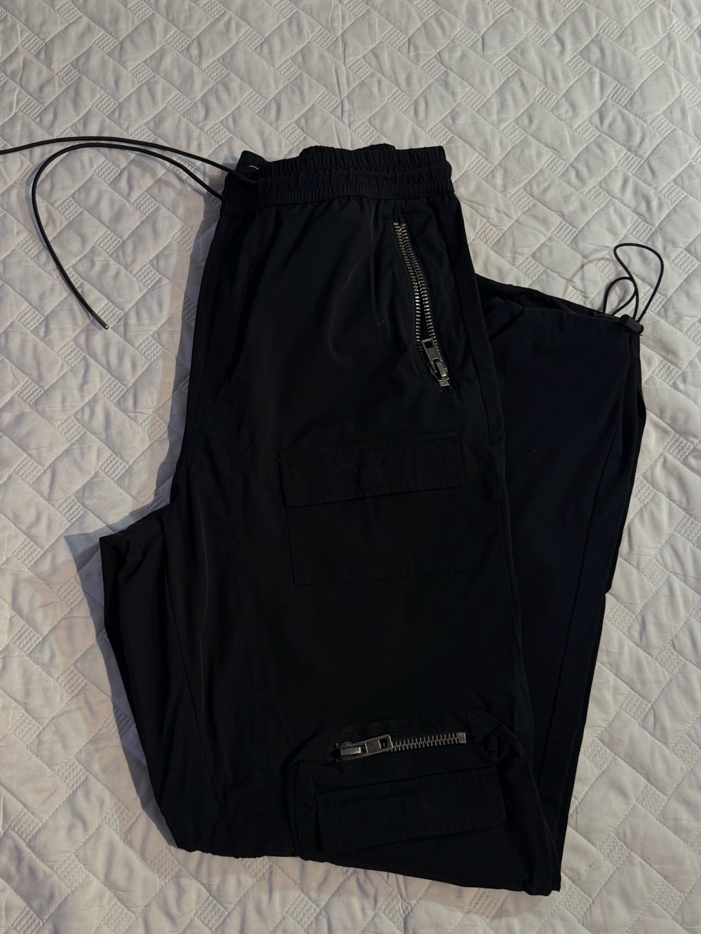 Forever 21 Men's Black Cargo Joggers with Zip Pockets